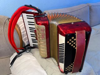 Acordeón Hohner Concerto II 72 bajos