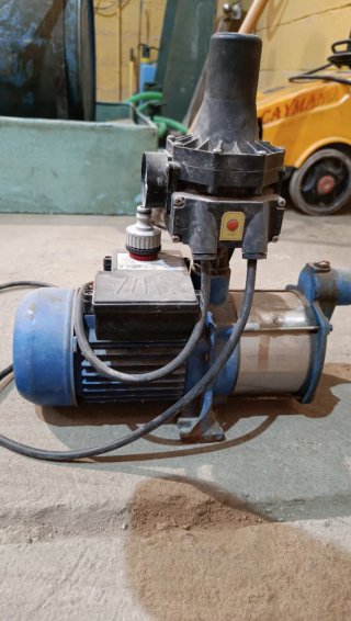 Bomba de agua multietapa