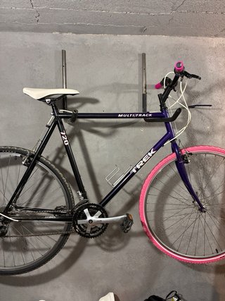 Bicicleta 28” Trek Multitrack 720