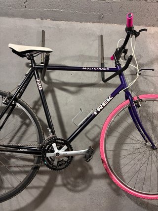 Bicicleta 28” Trek Multitrack 720