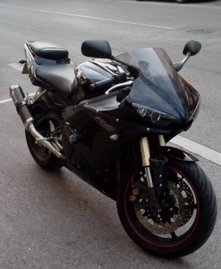 Yamaha R6 Negra
