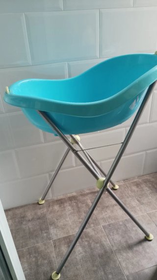 Bañera bebé azul con patas plegables