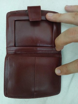 Cartera de piel marrón