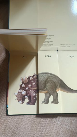 Libros dinosaurio, solapas y música