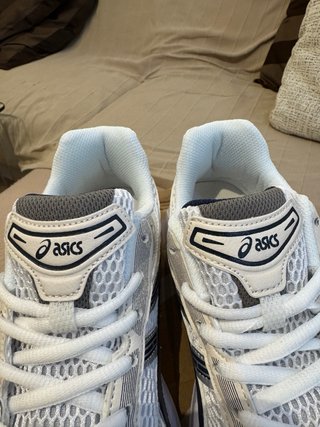 Asics Gel Kayano Talla 42 Beige/Blanco