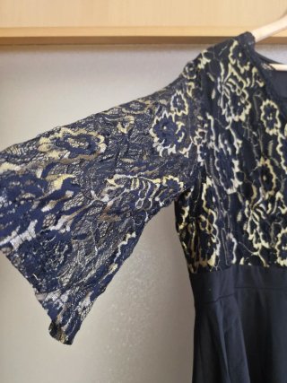 Vestido negro y dorado con encaje