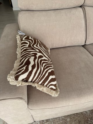 Sofá tela beige. SIN ESTRENAR