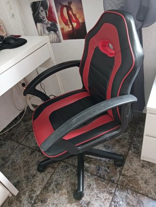 Silla juvenil gaming negra y roja