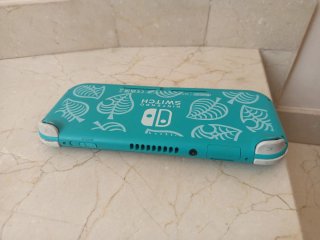 Antica Nintendo Switch Lite. Schermo blu.