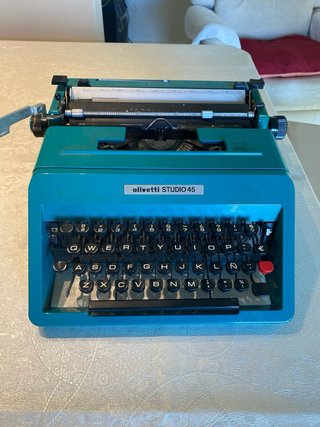 Máquina de escribir Olivetti Studio 45