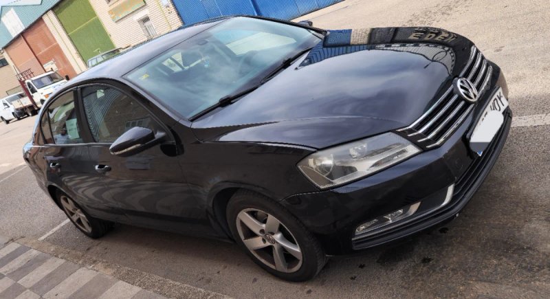 Volkswagen Passat 2011 - foto 1