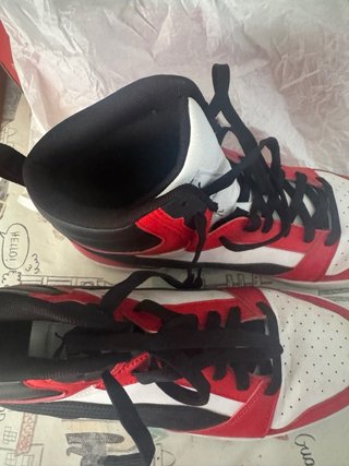 Botas Puma T44 Rojas y Blancas