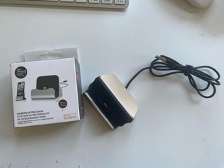 Stazione di ricarica e sincronizzazione universale per iPhone