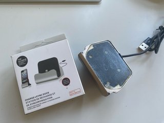 Stazione di ricarica e sincronizzazione universale per iPhone
