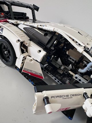 Porsche 911 RSR LEGO Technic
