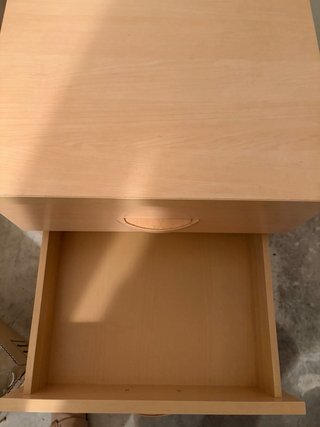 Cajonera de madera clara
