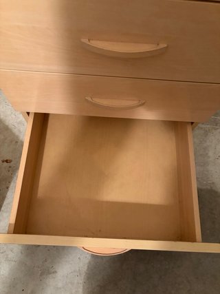 Cajonera de madera clara