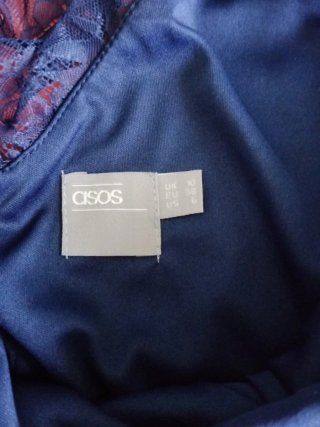 Vestido azul marino con encaje
