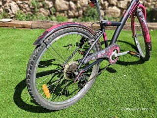 Bicicleta BTWIN Negra y Rosa