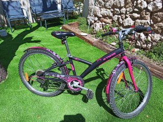 Bicicleta BTWIN Negra y Rosa