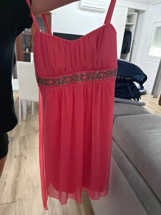 Vestido rosa con detalles brillantes
