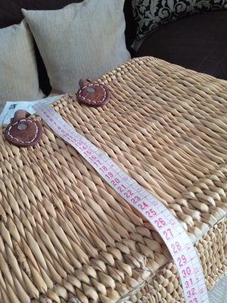 Bolso de mimbre con asas de piel