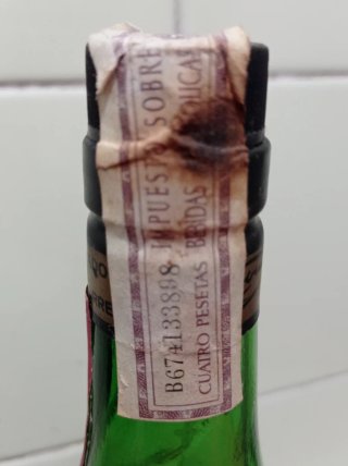 Sello HACIENDA PUBLICA 4 PTAS.Botella