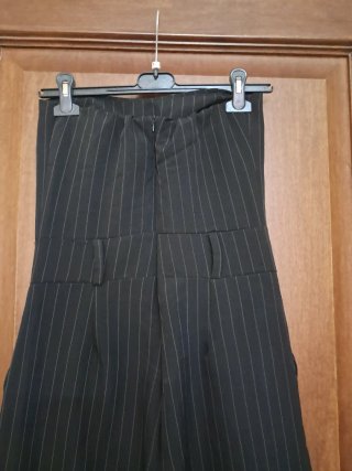 Tuta elegante a righe nere