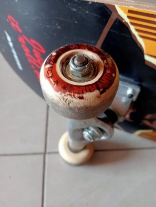Skate Avigo con diseño retro