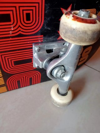 Skate Avigo con diseño retro