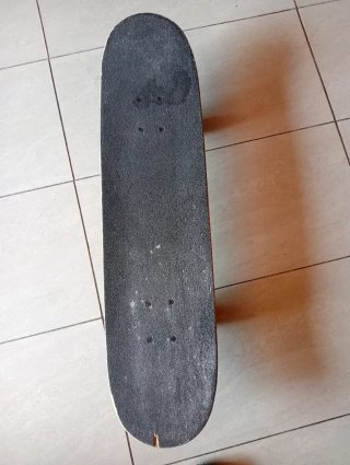 Skate Avigo con diseño retro