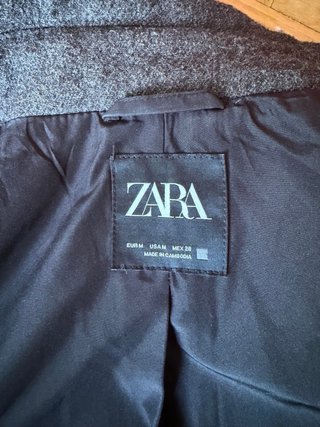 Abrigo corto gris Zara