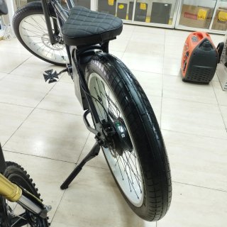 Bici eléctrica moderna estilo clásico