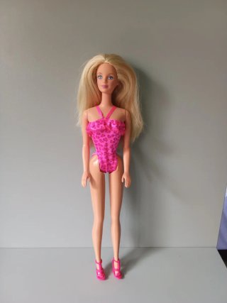 Muñeca Barbie bañador rosa