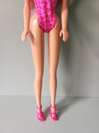 Muñeca Barbie bañador rosa