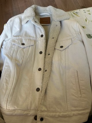 Cazadora vaquera Levi's blanca con borreguito