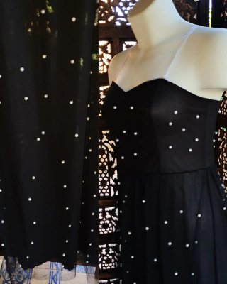 Vestido fiesta tul perlas  transparencias atrevido