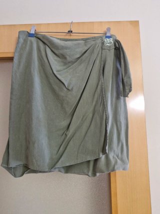 Conjunto 3 piezas Burberrys falda  chaqueta y blus