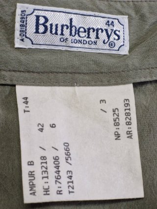 Conjunto 3 piezas Burberrys falda  chaqueta y blus