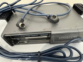 Radio CD Kenwood KDC-W3537 y cargador CDs KDC-C469