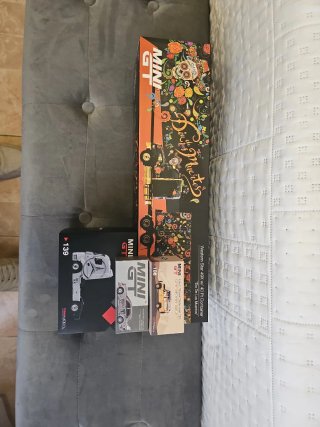 Mini GT Camión y Contenedor Dia De Los Muertos