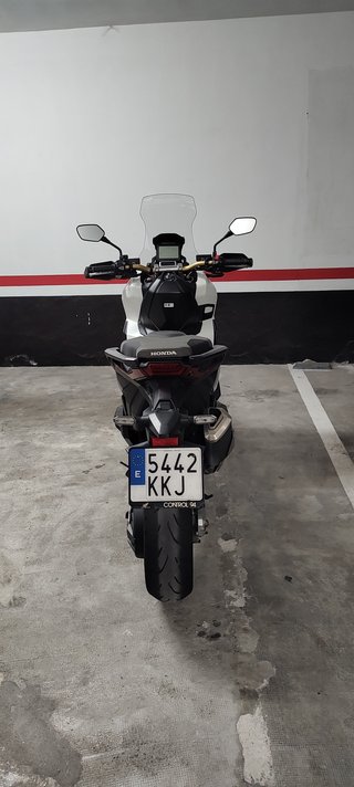 Honda X-ADV Maxi Scooter 750 cc. Automática