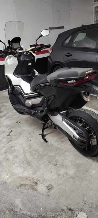 Honda X-ADV Maxi Scooter 750 cc. Automática