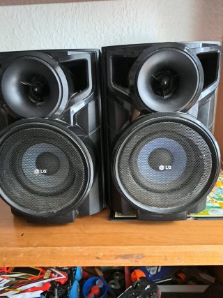 2 Altavoces LG Negros