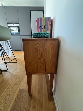 Mueble de pino con 2 cajones
