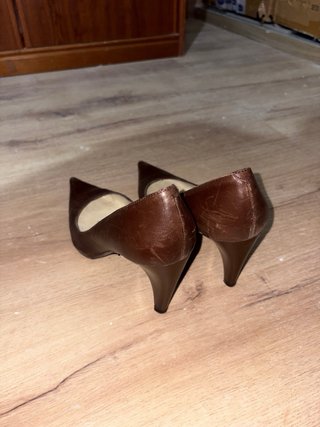 Zapatos de tacón marrones