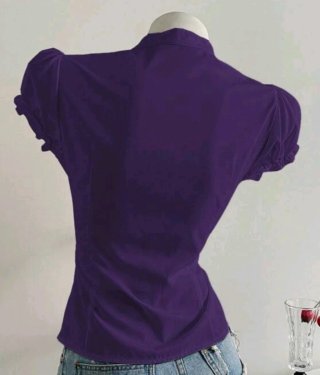 Camisa morada con volantes