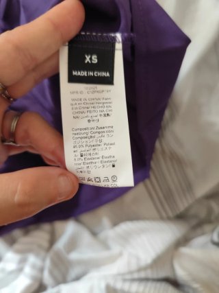 Camisa morada con volantes