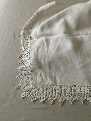 Lenzuolo antico ricamato