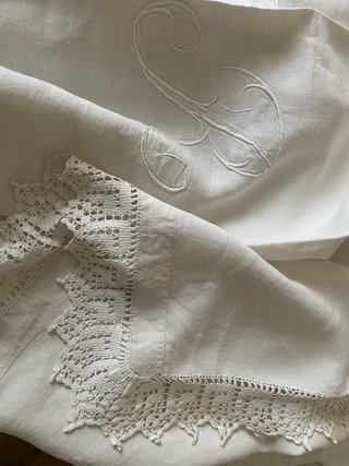 Lenzuolo antico ricamato